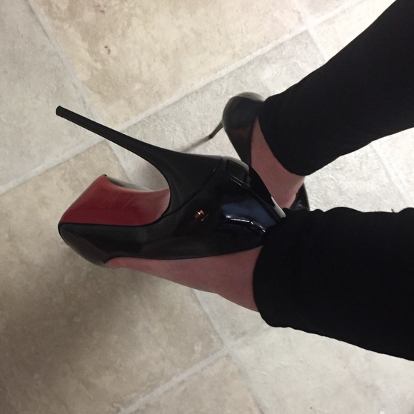 NEVER worn Christian Louboutin size 8 Black Pumps - Picture 3 of 5